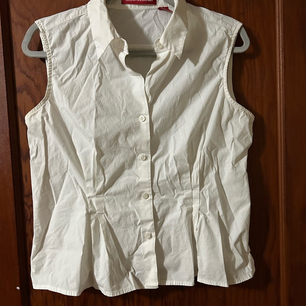 Gloria Vanderbilt White Sleeveless Button-Down Shirt